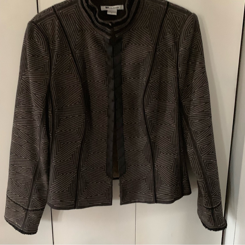 Geometric Knit Collarless Blazer in Brown